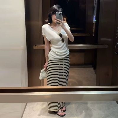 韩系慵懒风休闲套装女夏季白色v领短袖上衣高腰条纹半身裙两件套【7天内发货】