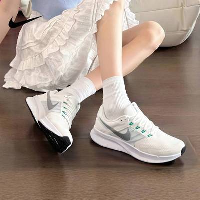 ���ڲ�����Nike�Ϳ��ܲ�ЬŮ�¿�RUN SWIFT 3���͸�������˶�Ь DR2698-112 326Ԫ