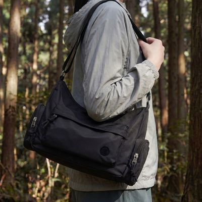 防泼水耐磨户外斜挎包大容量多口袋通勤旅行休闲单肩包男女通用款