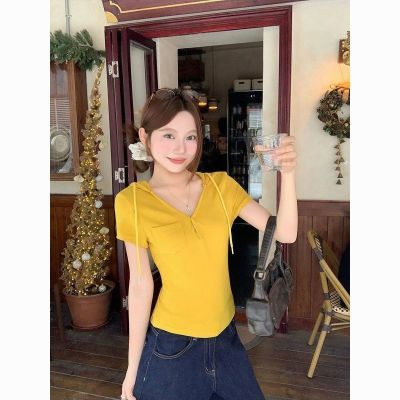 韩系休闲连帽孕妇t恤女2026夏季新款V领纽扣口袋修身显瘦百搭上衣
