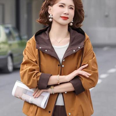 时尚妈妈秋装外套2026新款中年连帽上衣中老年女夹克短款