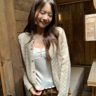 复古麻花开衫女秋季短款圆领软糯针织毛衣小个子显白气质外搭上衣