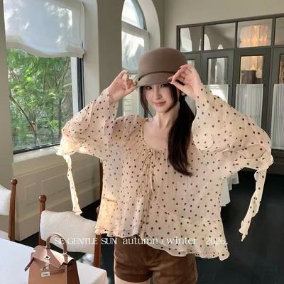 2026春秋新款法式温柔风印花喇叭袖V领衬衫女氛围感波点短款上衣