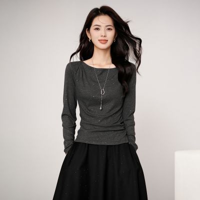 晚白【新品】轻奢闪钻亮片一字肩T恤女秋款侧褶皱打底26052311