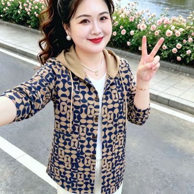 大码复古印花中长款风衣女2026秋季时尚连帽宽松遮肉显瘦妈妈外套