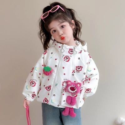 女童外套春秋款2026新款儿童洋气冲锋衣小女孩秋季连帽草莓熊外套