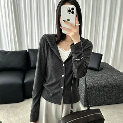 假两件连帽T恤女2026秋季新款韩系蕾丝花边内搭拼接显瘦长袖上衣