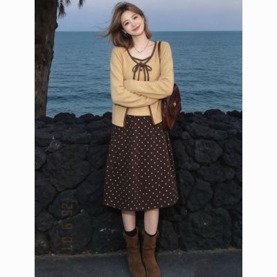 秋季一整套穿搭高级感多巴胺黄色针织开衫内搭打底中裙三件套装