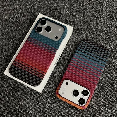 适用iPhone18Promax凯夫拉磁吸手机壳苹果17磨砂碳纤维半包保护套