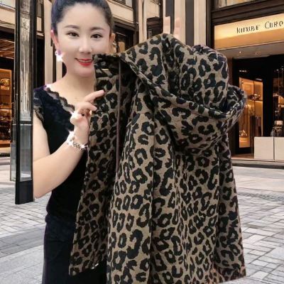 新春洋气中年妈妈时尚大码豹纹棉服上衣秋冬女士加绒保暖连帽外套