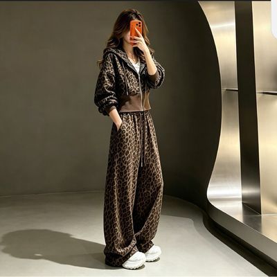 时尚休闲套装女秋季新款洋气显瘦豹纹连帽卫衣短外套阔腿裤两件套