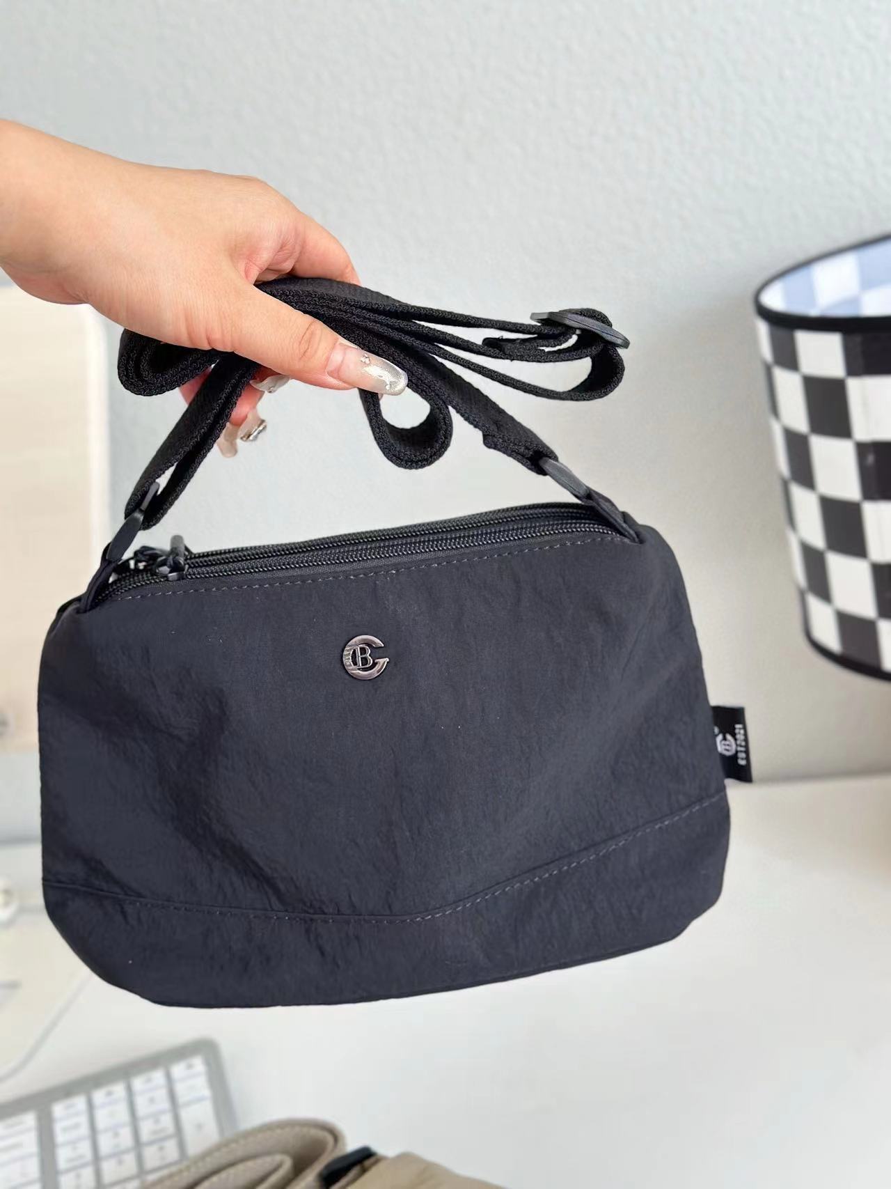 G-W-1499：让生活更有层次的斜挎包