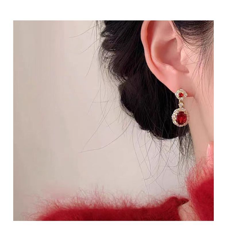 Daisy Dream Red Zircon Earrings detail image 5