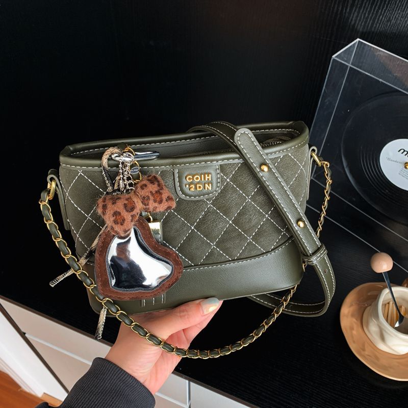 Woven Chic Wandering Chain 2025 Bucket Shoulder Autumn Winter New Fashion Diamond Pattern Crossbody Bag High-end_voghion.com