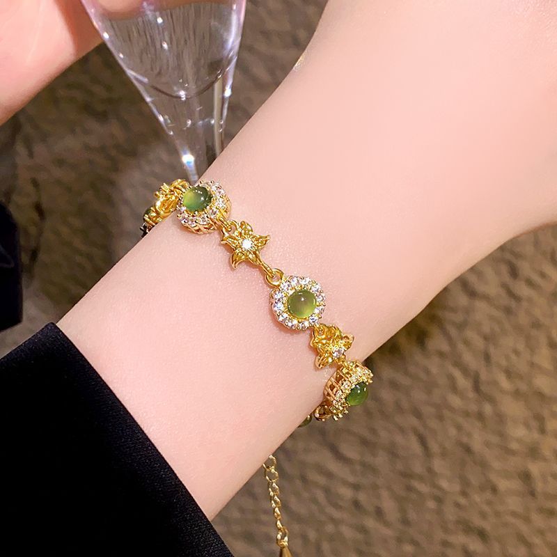 Green Zircon Flower Bracelet detail image 15
