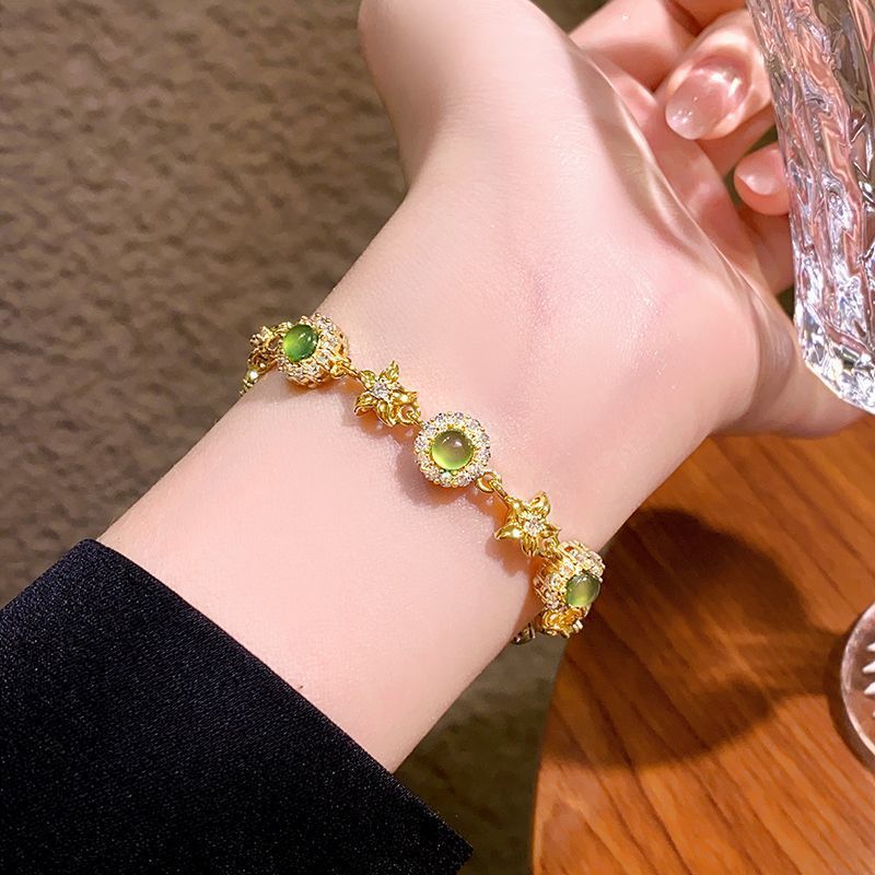 Green Zircon Flower Bracelet detail image 5