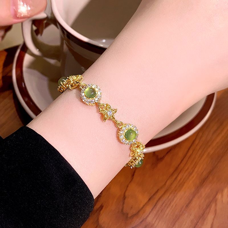 Green Zircon Flower Bracelet detail image 7