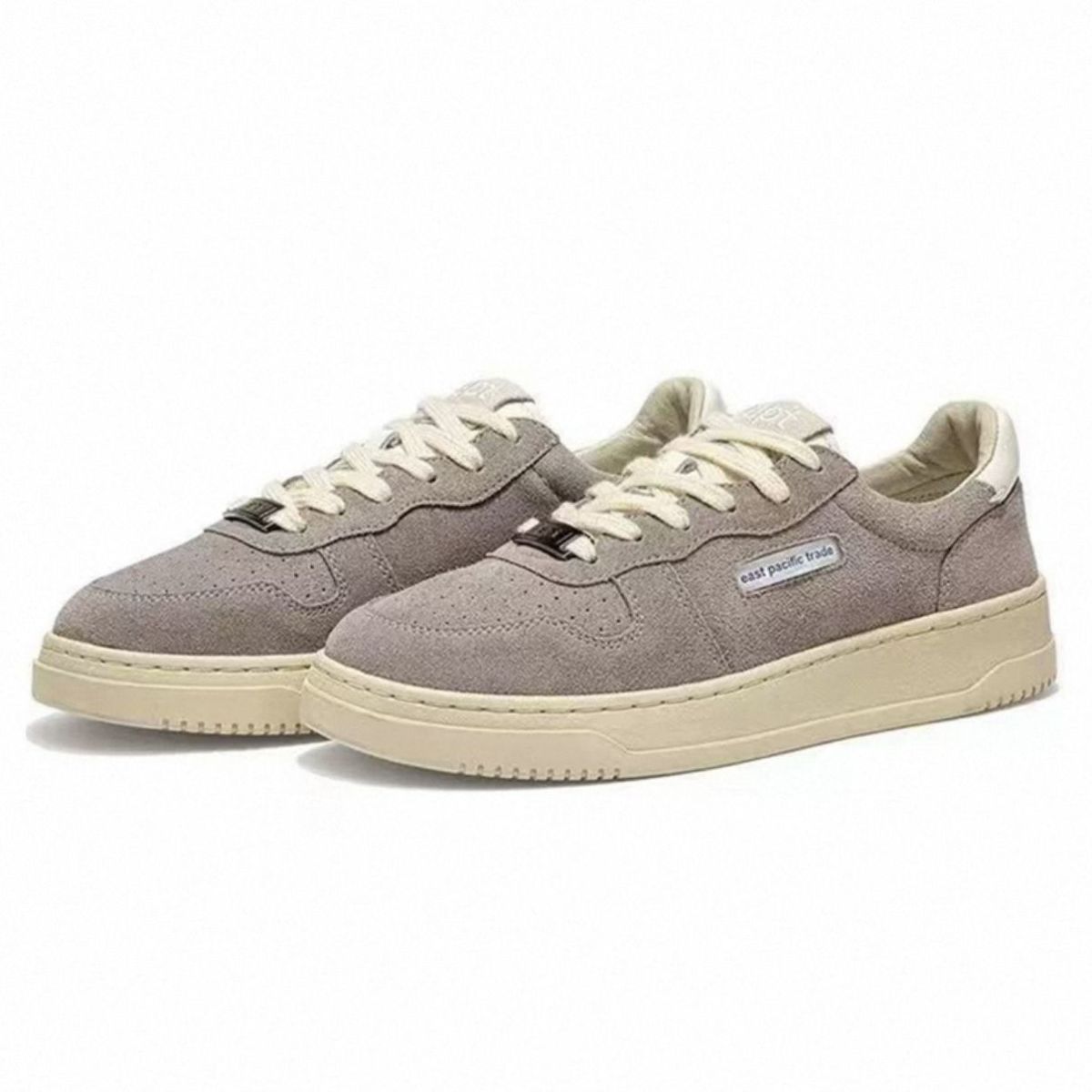 Baskets basses rétro blanches pour femme avec semelle compensée_voghion.com
