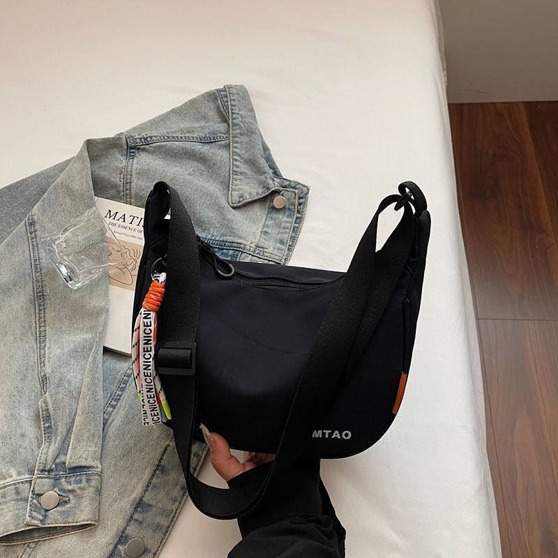 Fashionable And Simple Wide-shoulder Strap Lightweight Sports Dumpling Bag, 2026 Spring New Casual Versatile Commuter_voghion.com