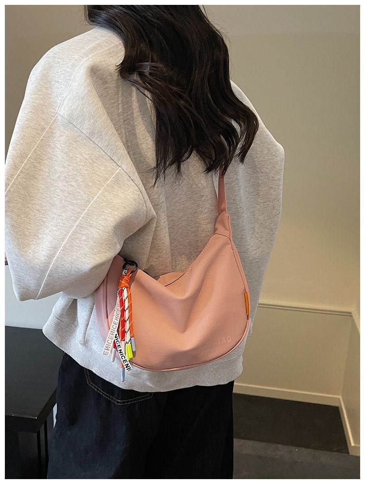 Fashionable And Simple Wide-shoulder Strap Lightweight Sports Dumpling Bag, 2026 Spring New Casual Versatile Commuter_voghion.com