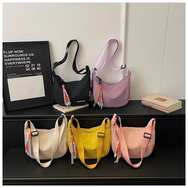 Fashionable And Simple Wide-shoulder Strap Lightweight Sports Dumpling Bag, 2026 Spring New Casual Versatile Commuter_voghion.com