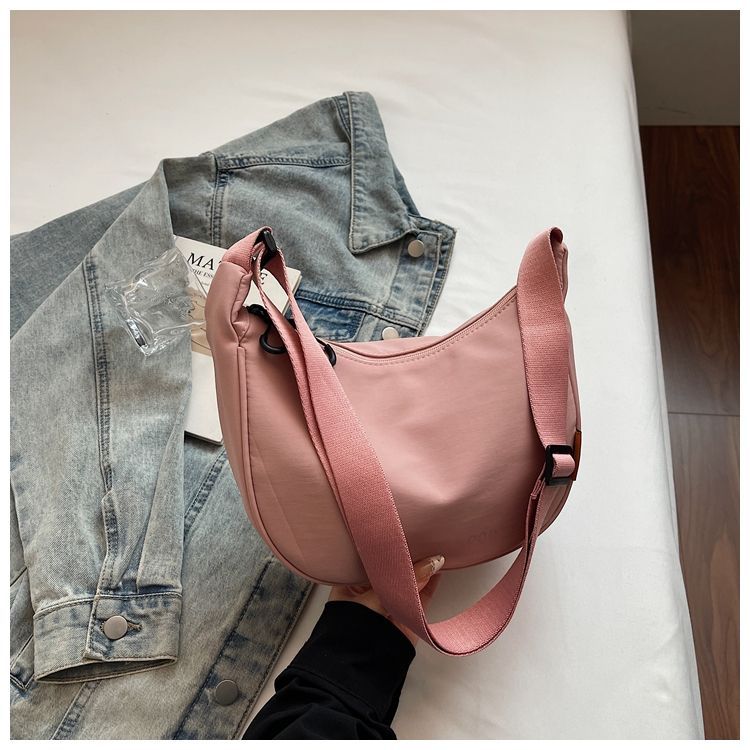 Fashionable And Simple Wide-shoulder Strap Lightweight Sports Dumpling Bag, 2026 Spring New Casual Versatile Commuter_voghion.com