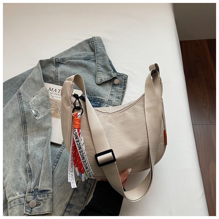 Fashionable And Simple Wide-shoulder Strap Lightweight Sports Dumpling Bag, 2026 Spring New Casual Versatile Commuter_voghion.com