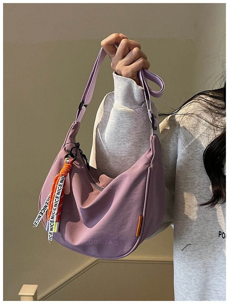 Fashionable And Simple Wide-shoulder Strap Lightweight Sports Dumpling Bag, 2026 Spring New Casual Versatile Commuter_voghion.com