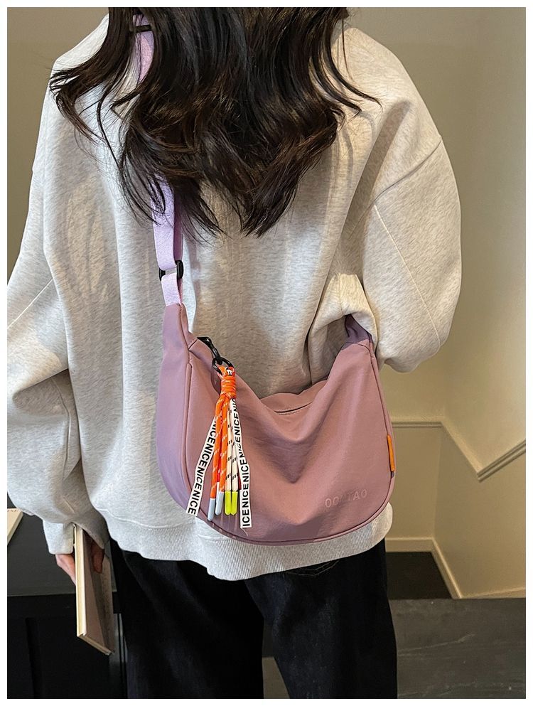 Fashionable And Simple Wide-shoulder Strap Lightweight Sports Dumpling Bag, 2026 Spring New Casual Versatile Commuter_voghion.com