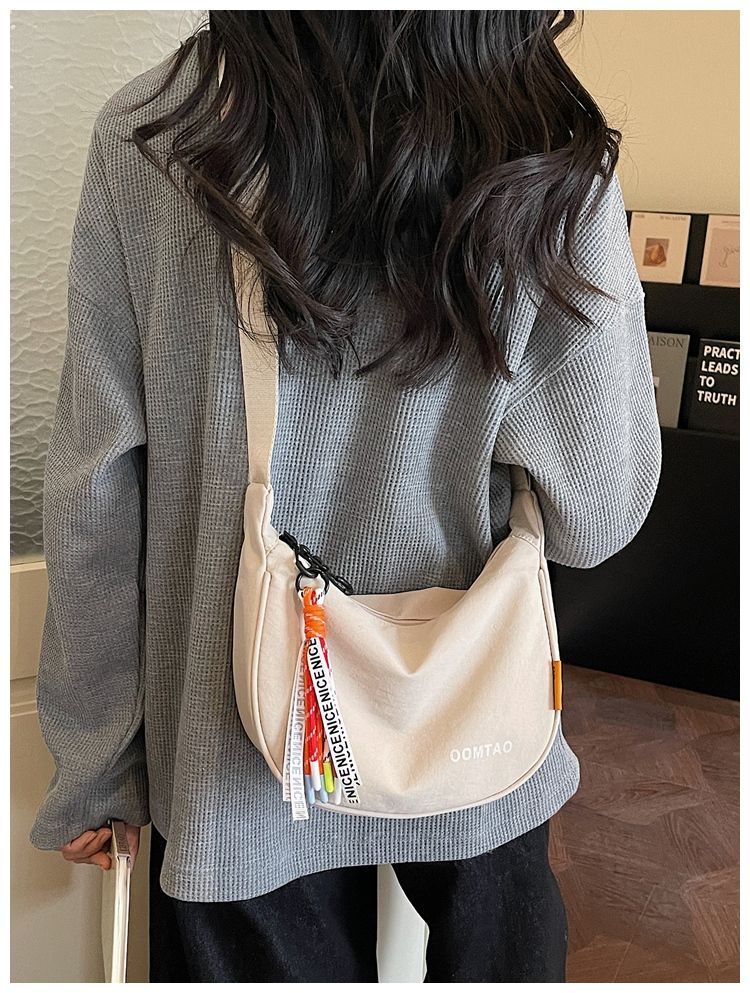 Fashionable And Simple Wide-shoulder Strap Lightweight Sports Dumpling Bag, 2026 Spring New Casual Versatile Commuter_voghion.com
