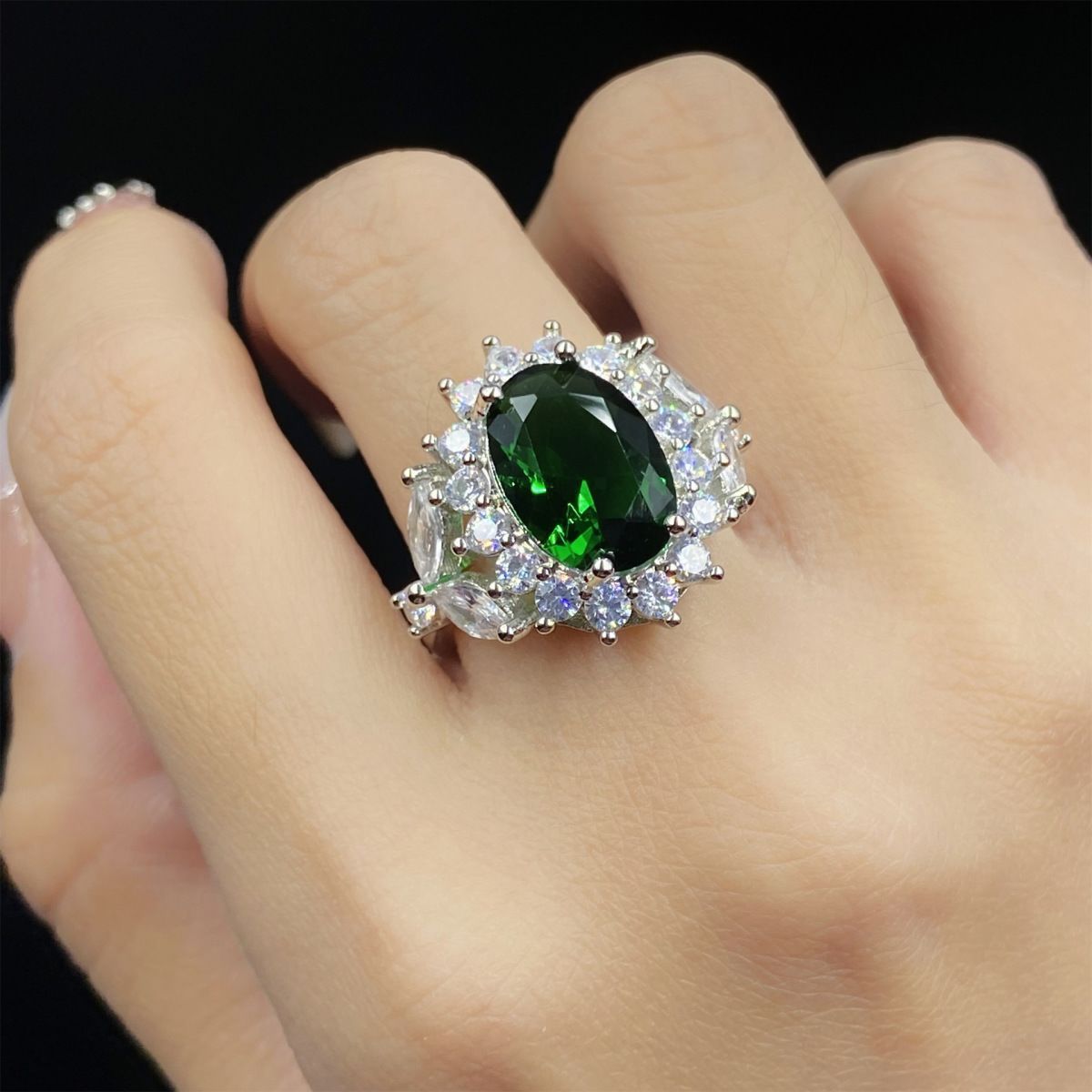 Luxury Emerald And Tourmaline Silver Earrings With Pendant Set_voghion.com
