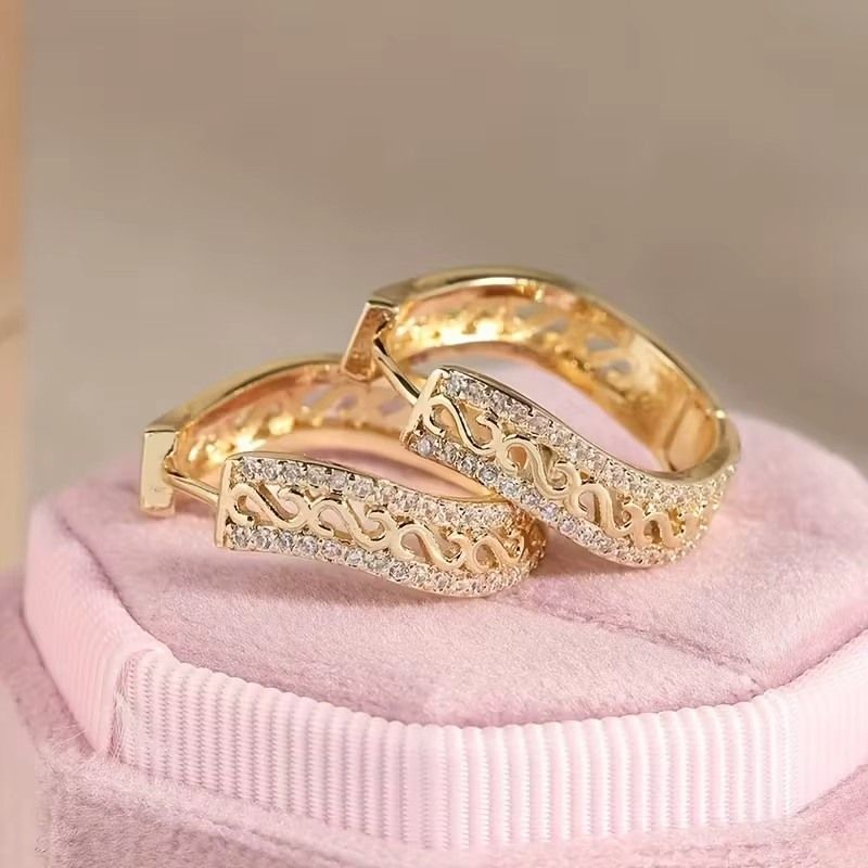 Elegant Gold Hoop Earrings With Shiny Zircon Cloud Pattern Design_voghion.com