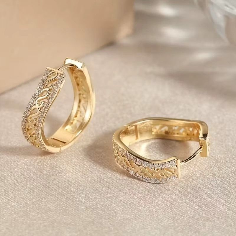 Elegant Gold Hoop Earrings With Shiny Zircon Cloud Pattern Design_voghion.com