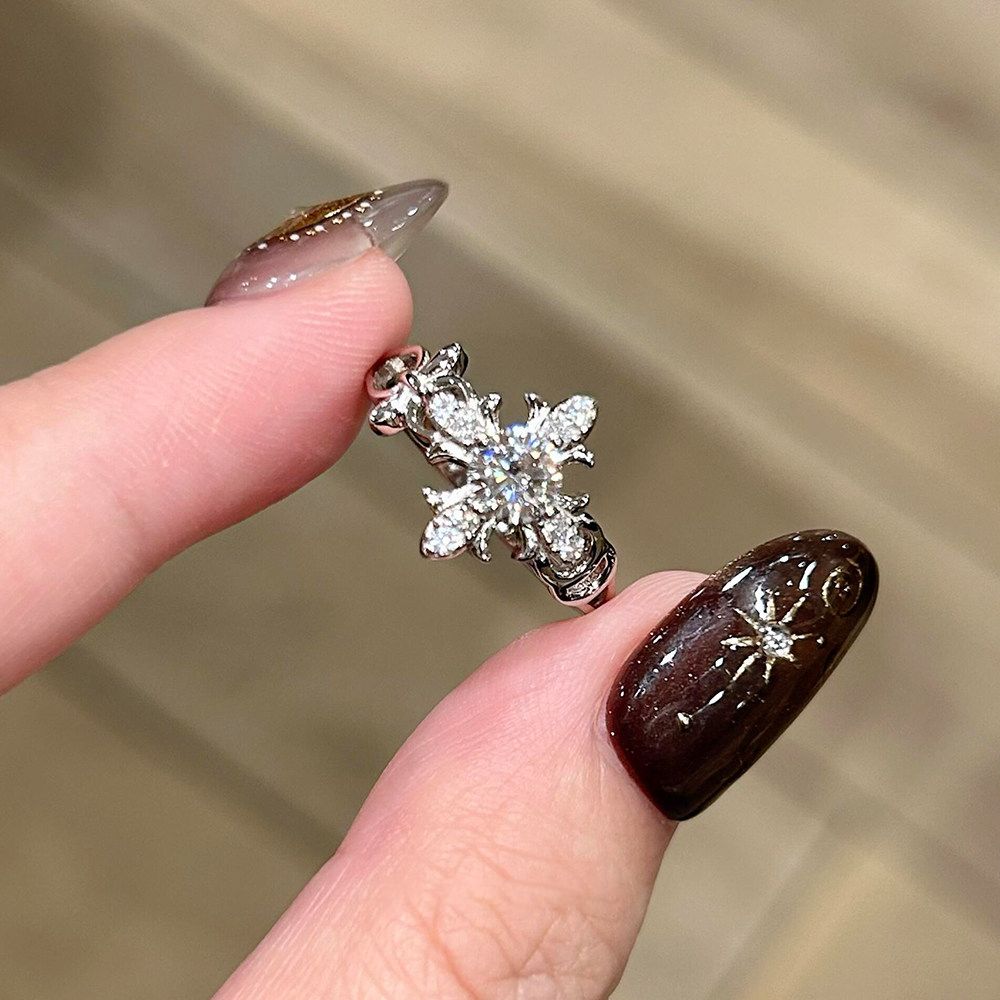 Vintage-Ring mit mittelalterlichem Kreuz und Iris-Zirkonia, leichter Luxus-Ring für den offenen Zeigefinger, exquisiter und eleganter Ring_voghion.com