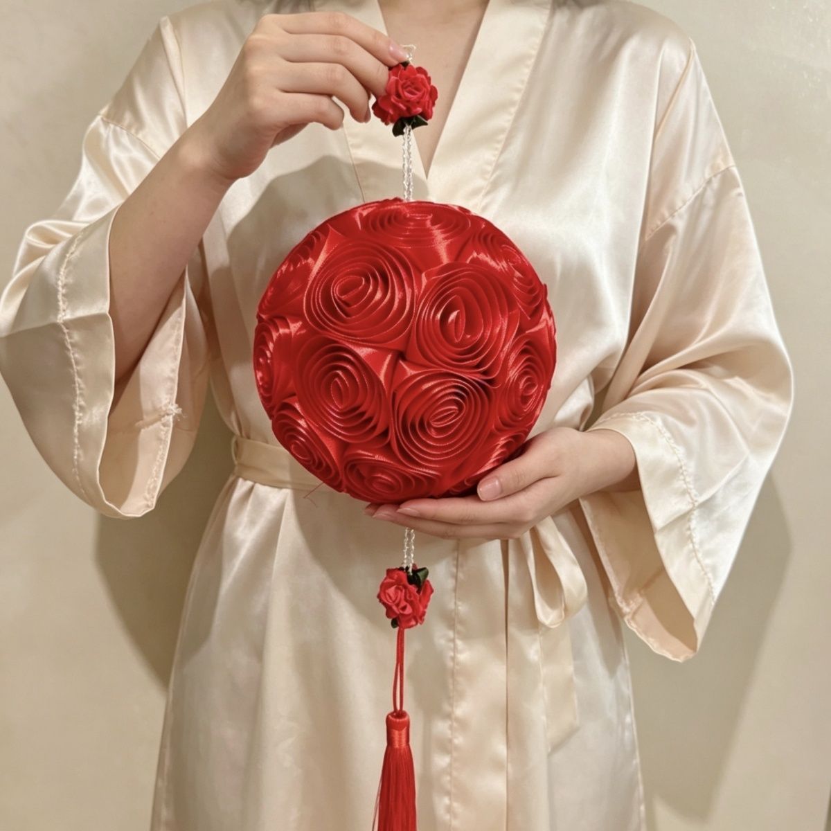 轻奢纯红圆形绣球花球婚礼婚房酒店布置丝带灯笼吊坠节日装饰用品