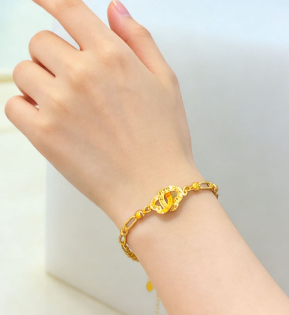 Gold Plated Heart Bracelet With Sparkling Disco Beads And Crystals_voghion.com