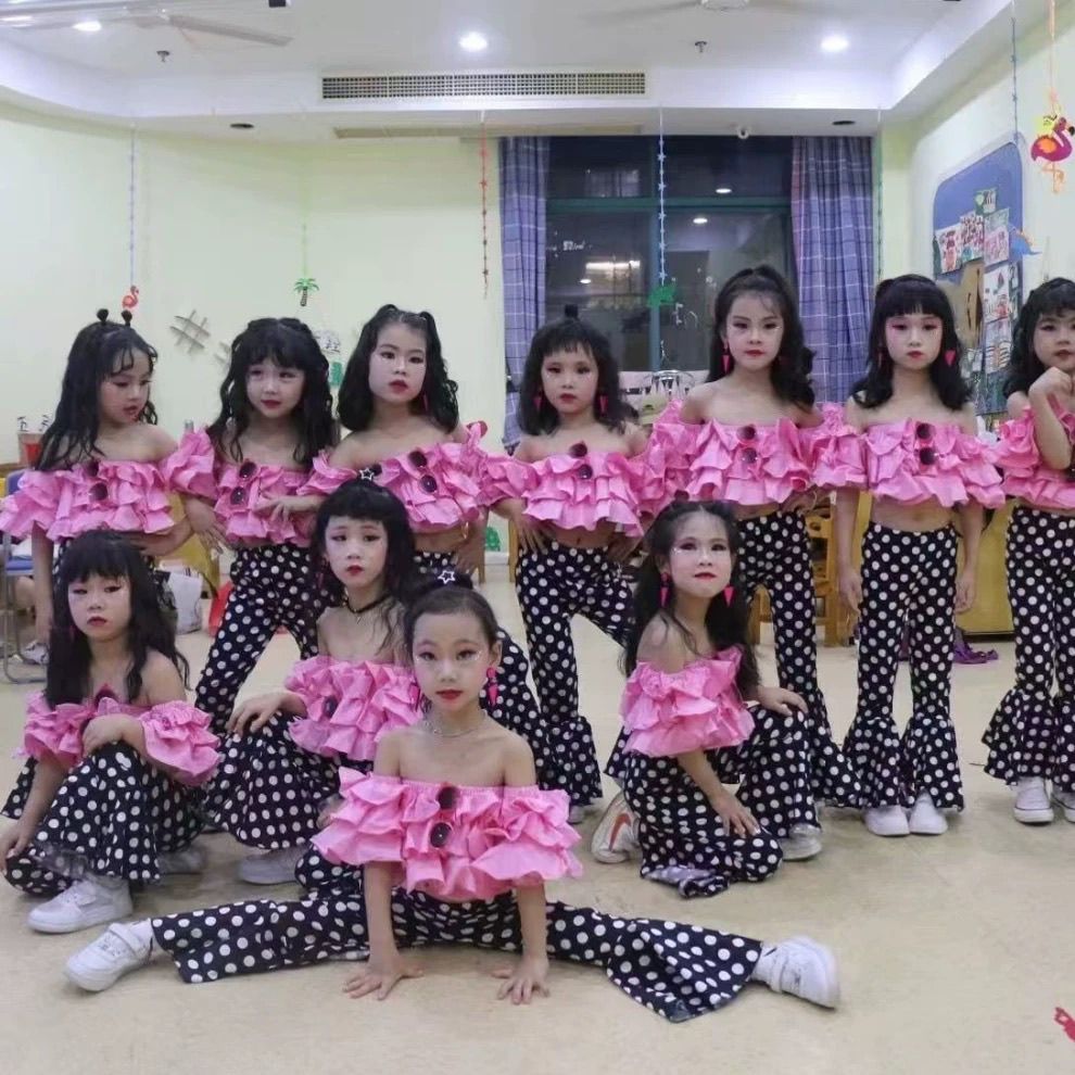 Coole Laufstegshows für Mädchen, stylische Mode, Motorrad-Style, neue Model-Outfits zum Kindertag, Hongkong_voghion.com