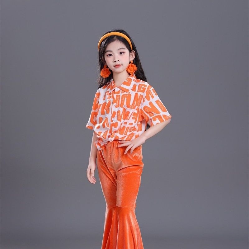 Conjunto infantil retrô de calça boca de sino e camisa, estilo Hong Kong, ideal para o dia de esportes na pré-escola, com inspiração nos anos 80 e 90._voghion.com