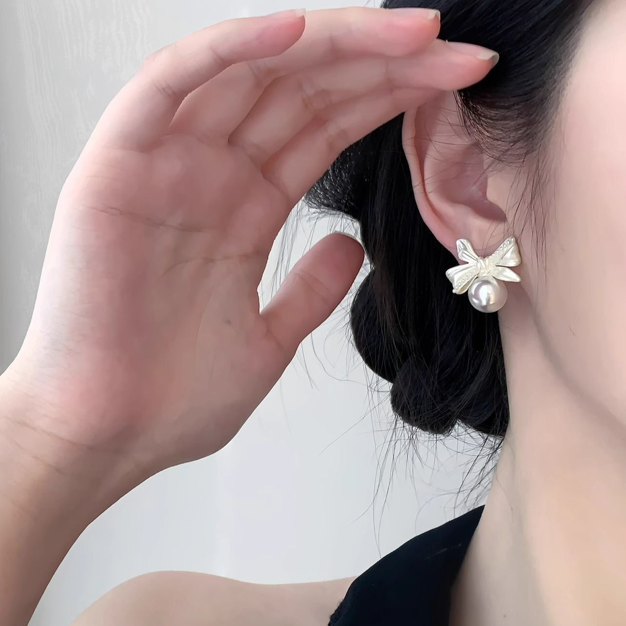 Pendientes de lazo de perlas blancas estilo vintage francés, de lujo ligero, de alta gama y exquisita elegancia. Pendientes dulces y versátiles._voghion.com