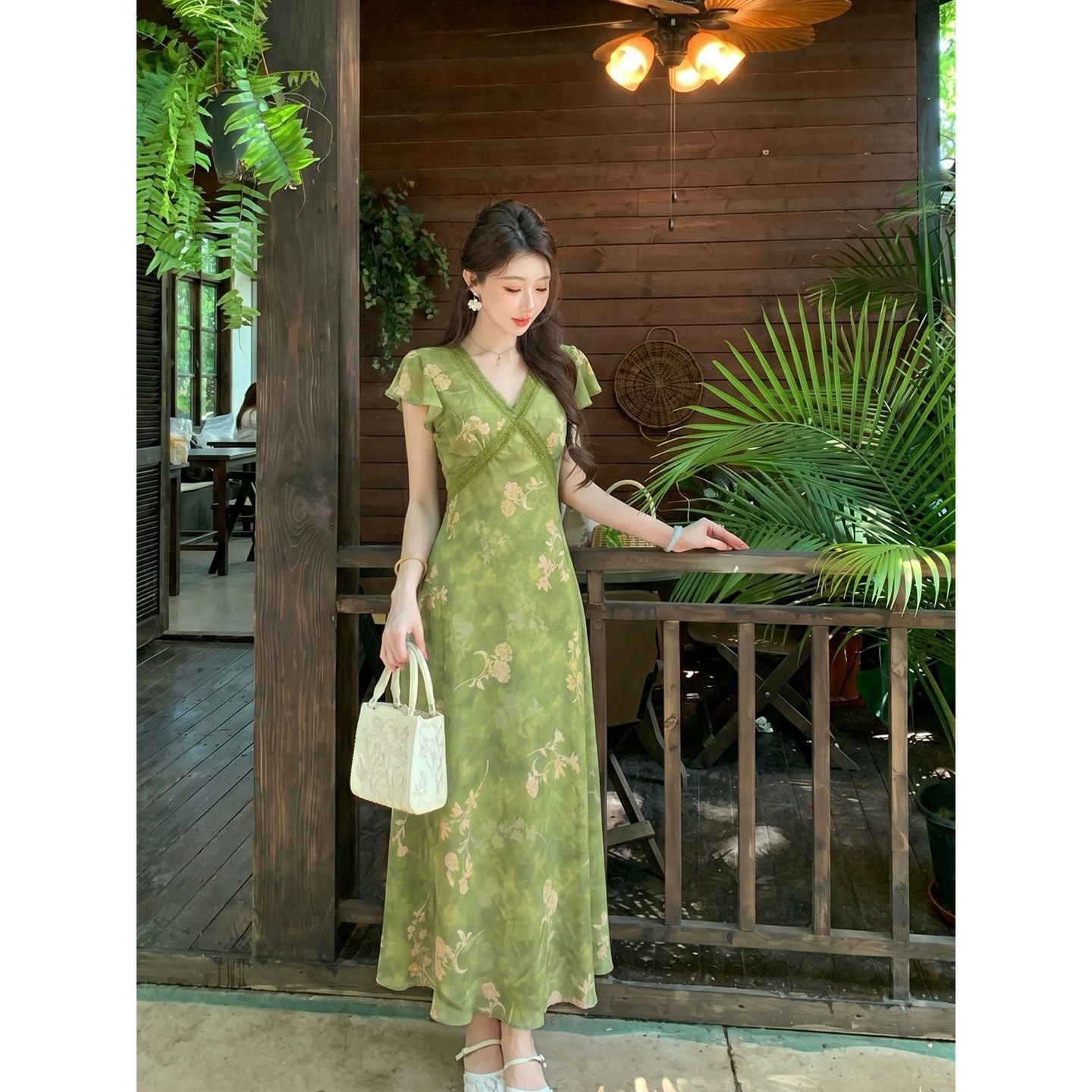 【预售15天】MOOUNCUNS/莫纯2026法式紫色碎花小飞袖连衣裙女春夏蕾丝掐腰长裙
