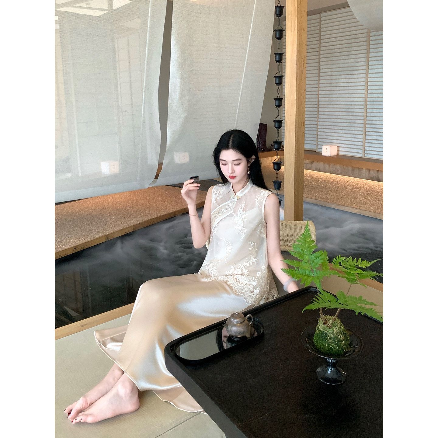 【预售15天】MOOUNCUNS/莫纯2026新中式套装裙女夏网纱刺绣马甲缎面吊带连衣裙