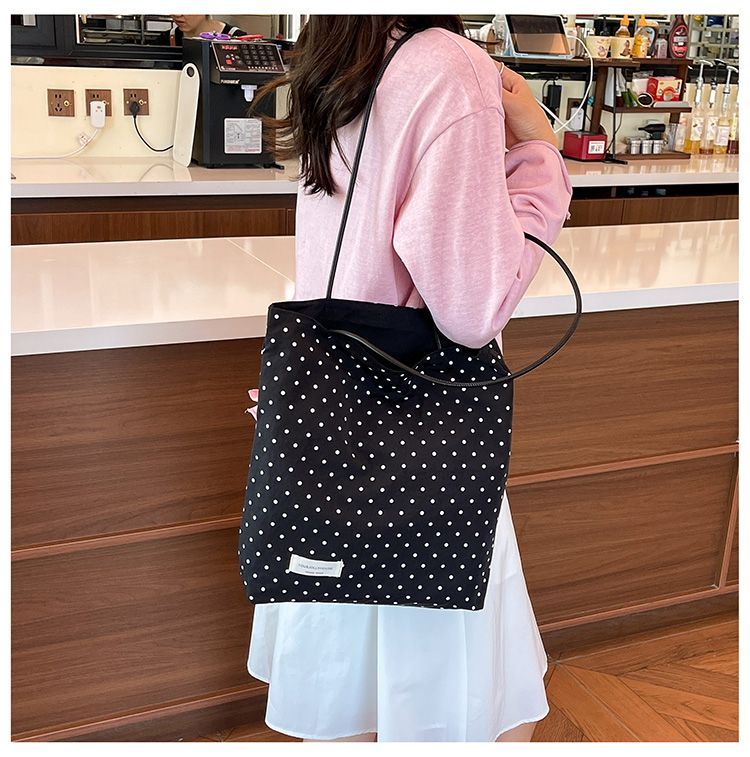 Borsa a tracolla da donna a pois leggera in nylon_voghion.com