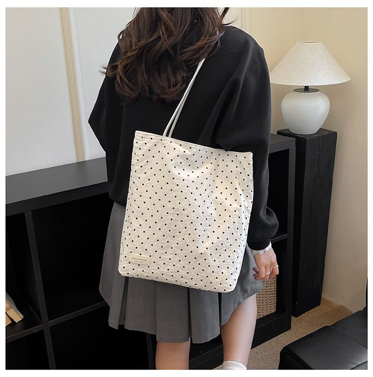 Borsa a tracolla da donna a pois leggera in nylon_voghion.com