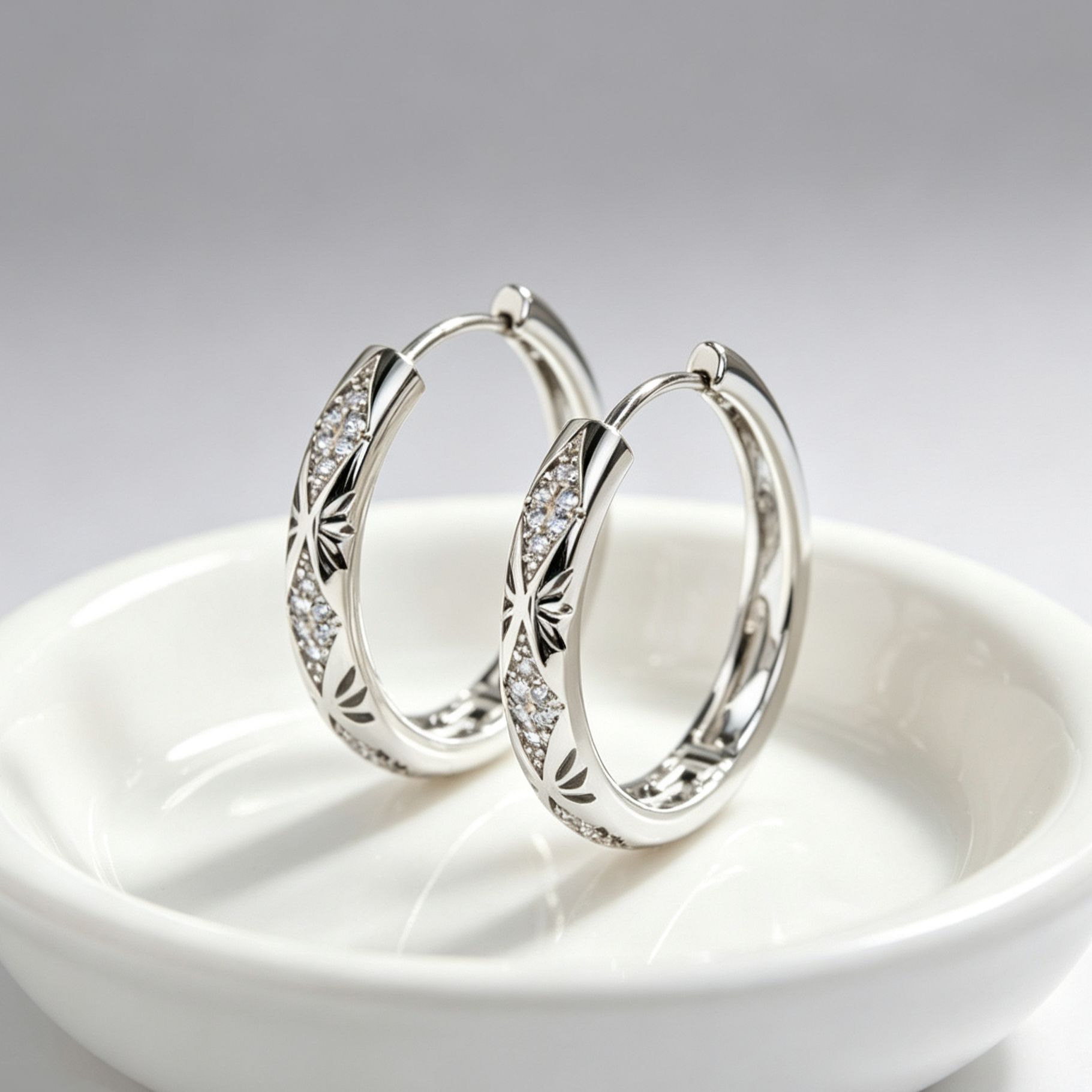 Exquisite Zircon Hoop Earrings Diamond-encrusted Luxury Style_voghion.com