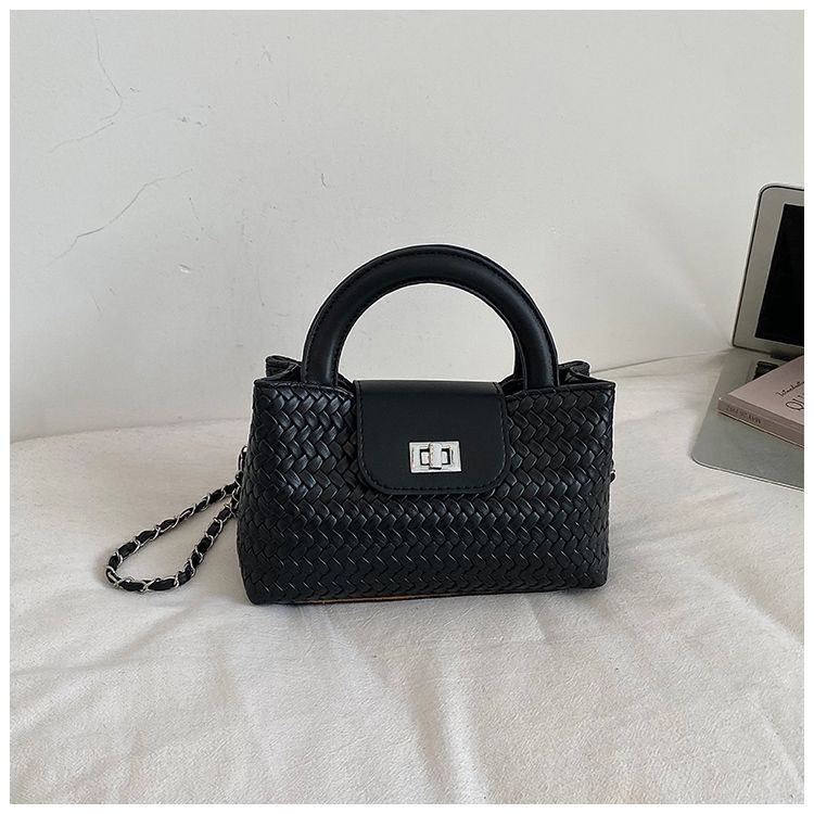 Elegant Quilted Shoulder Bag For Women Versatile Small Handbag_voghion.com