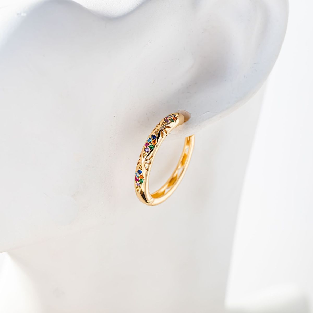 Exquisite Zircon Hoop Earrings Diamond-encrusted Luxury Style_voghion.com