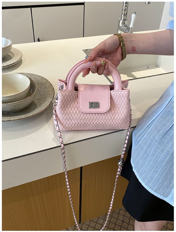 Elegant Quilted Shoulder Bag For Women Versatile Small Handbag_voghion.com
