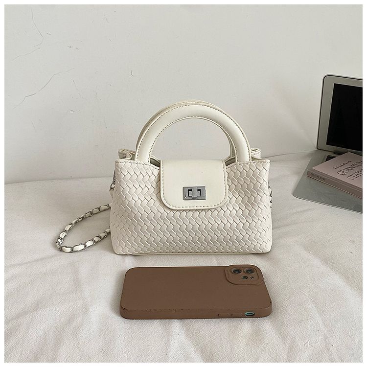 Elegant Quilted Shoulder Bag For Women Versatile Small Handbag_voghion.com