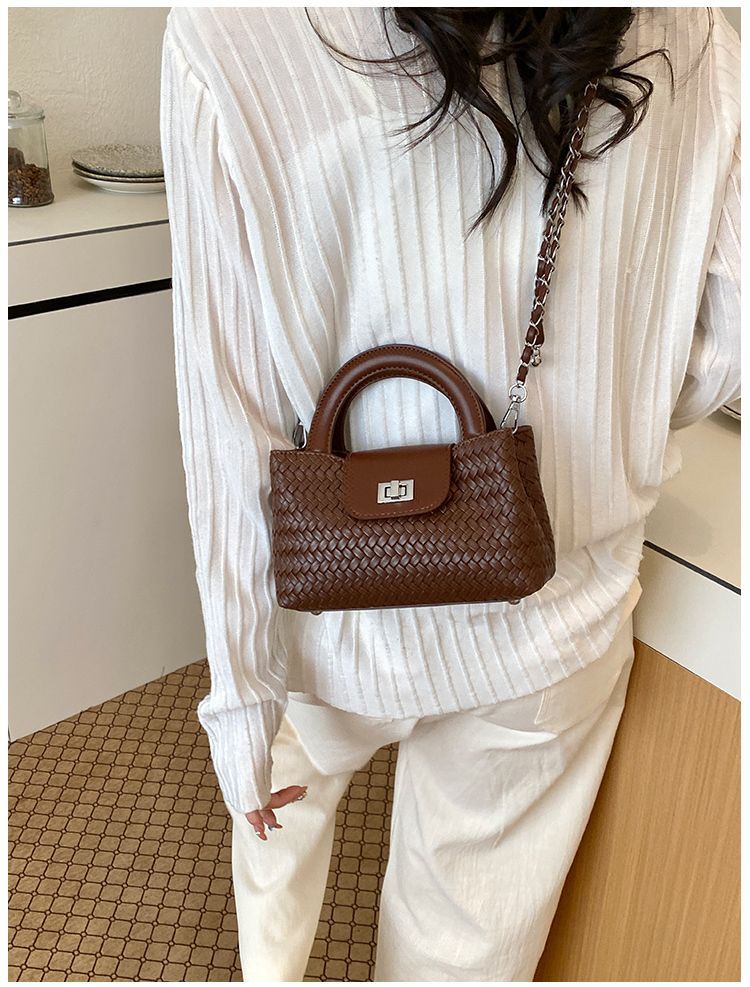Elegant Quilted Shoulder Bag For Women Versatile Small Handbag_voghion.com