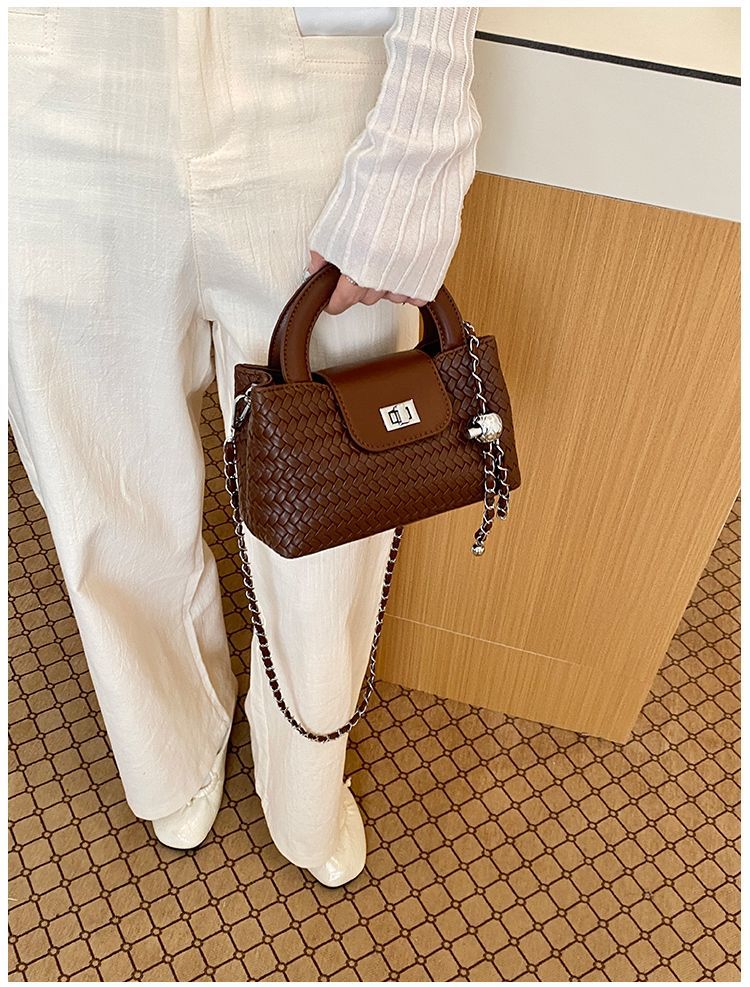 Elegant Quilted Shoulder Bag For Women Versatile Small Handbag_voghion.com